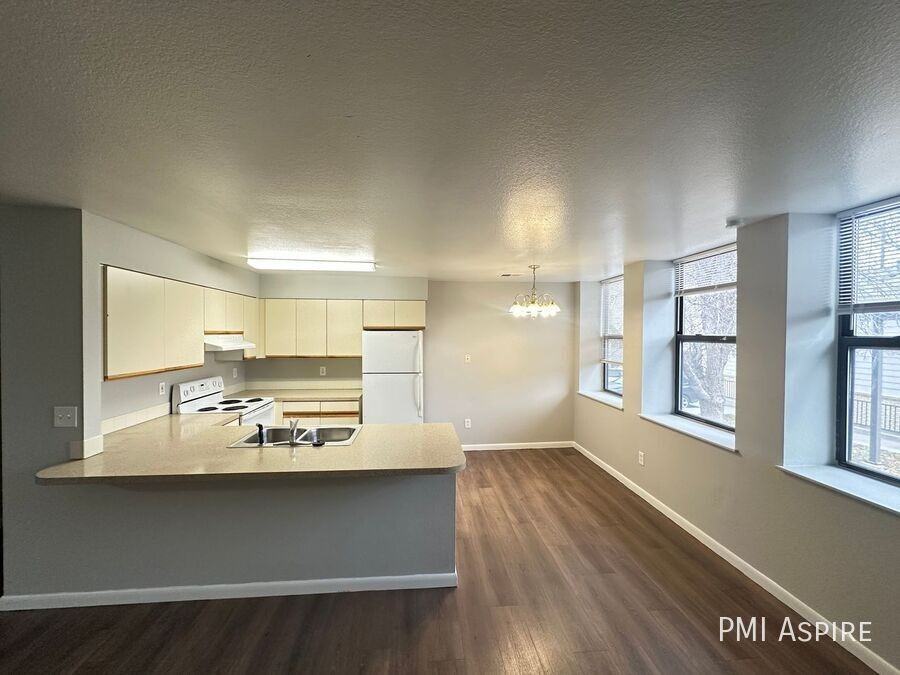 530 13th Avenue #4 - Photo 2 of 10