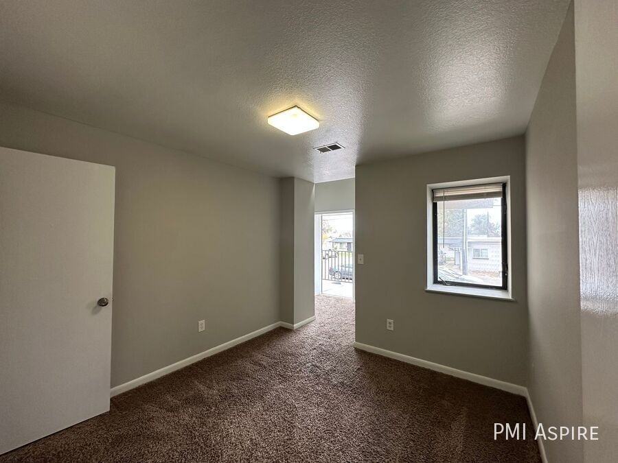 530 13th Avenue #4 - Photo 4 of 10