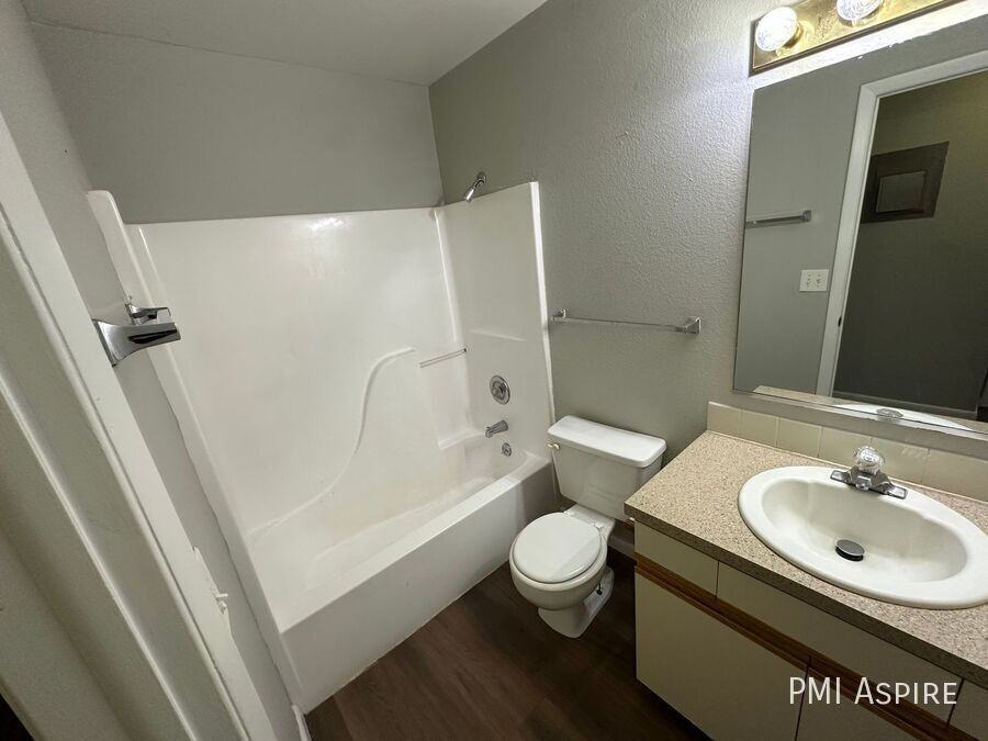 530 13th Avenue #4 - Photo 7 of 10