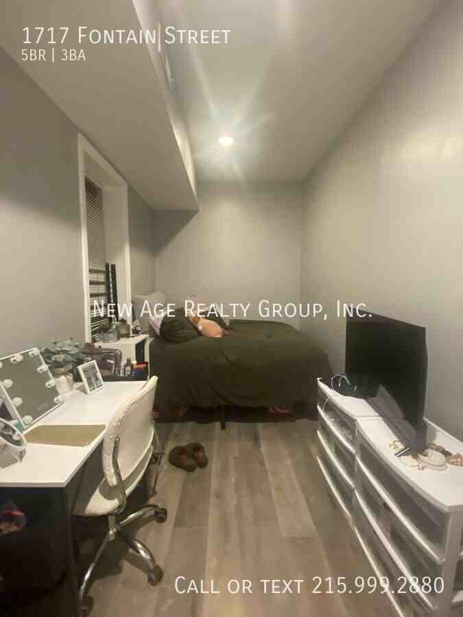 1717 Fontain St - Photo 4 of 16