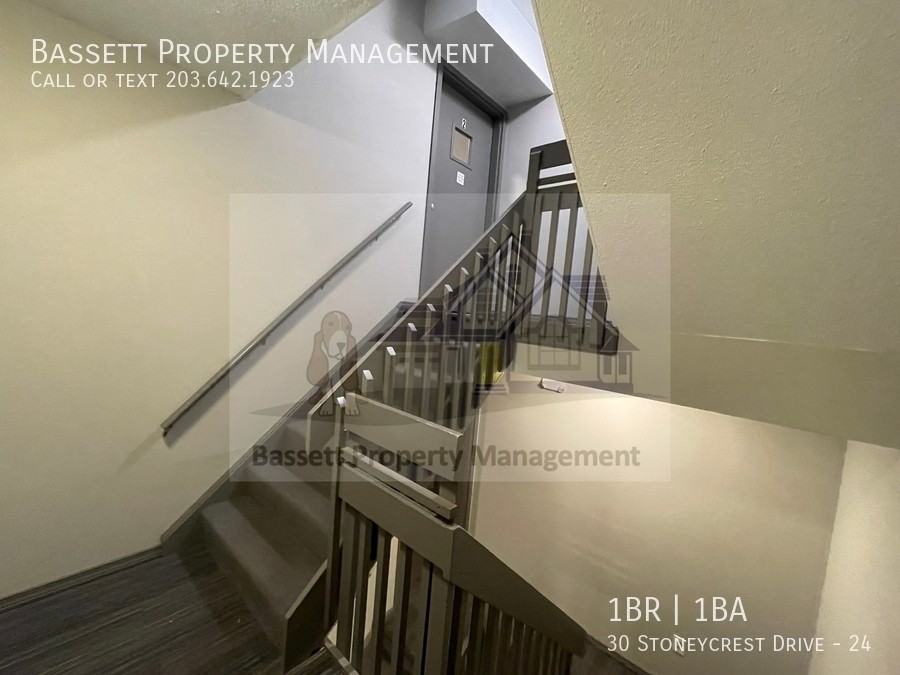 30 Stoneycrest Dr - Photo 2 of 22