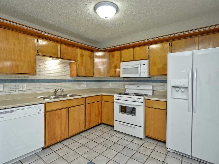 5913 Little Creek Trl - Photo 4 of 25