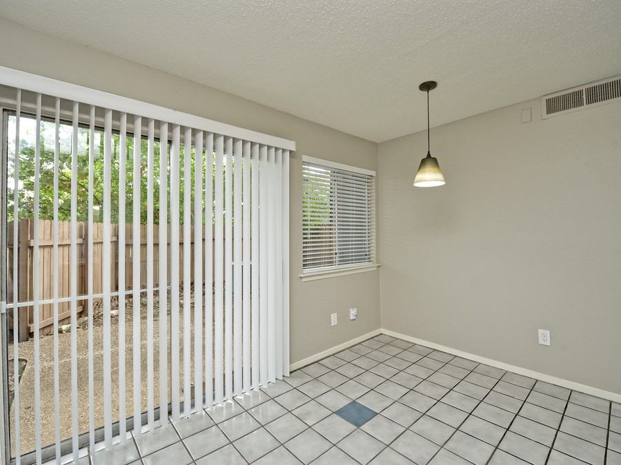 5913 Little Creek Trl - Photo 6 of 25