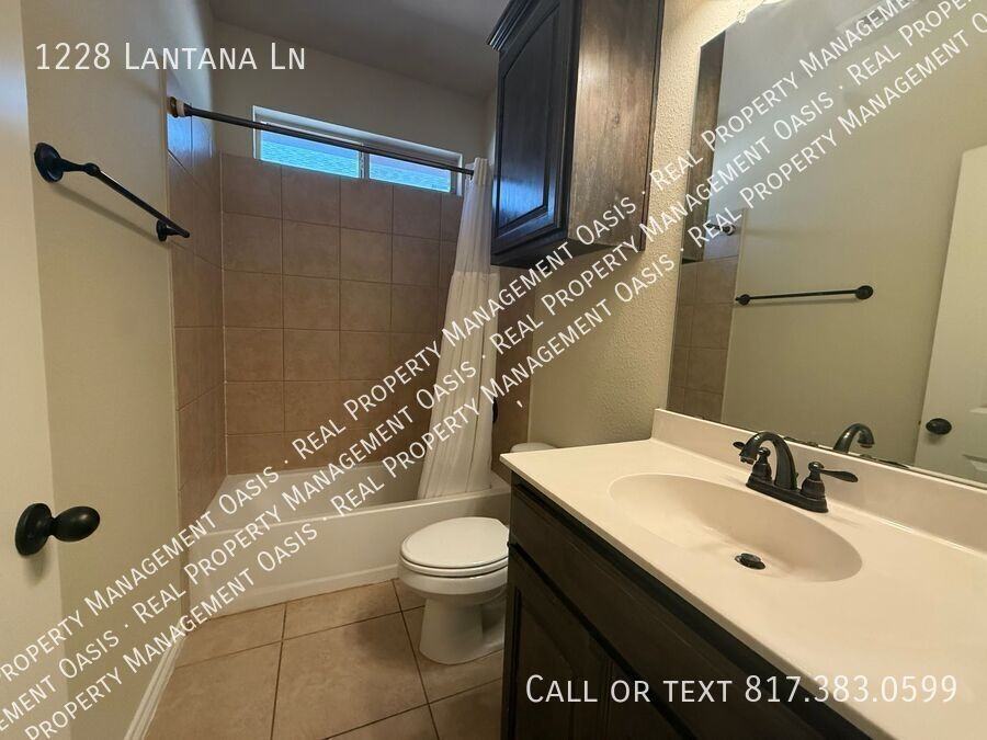 1228 Lantana Lane - Photo 3 of 16