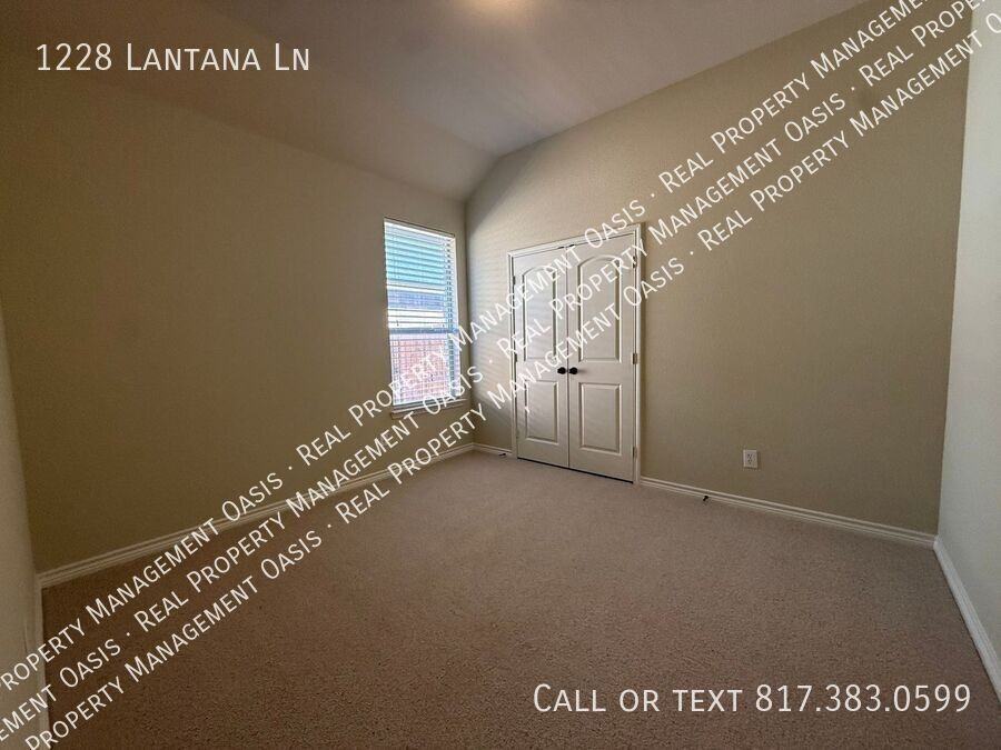 1228 Lantana Lane - Photo 4 of 16