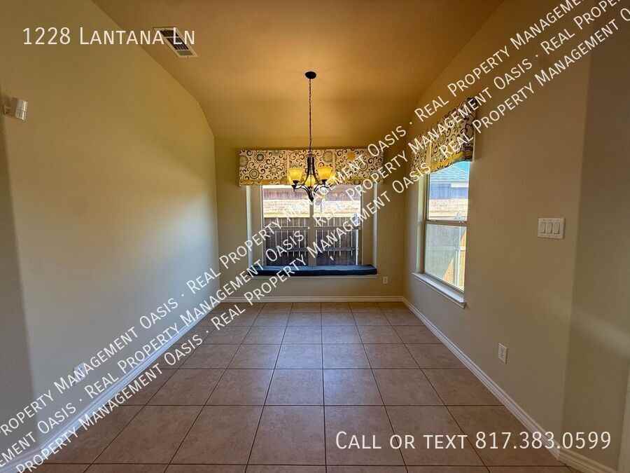 1228 Lantana Lane - Photo 5 of 16