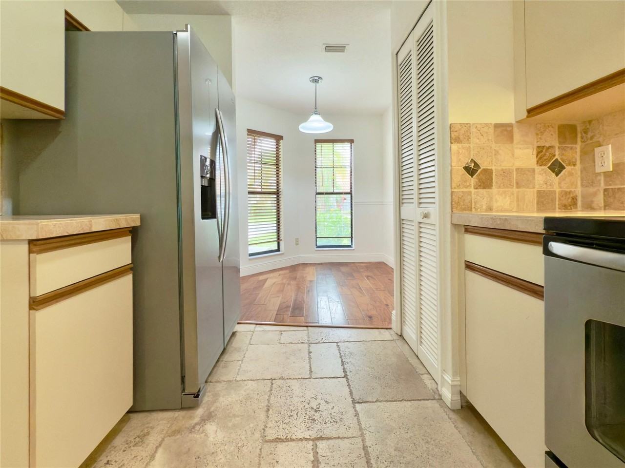 10253 Riverbend Terrace - Photo 7 of 9