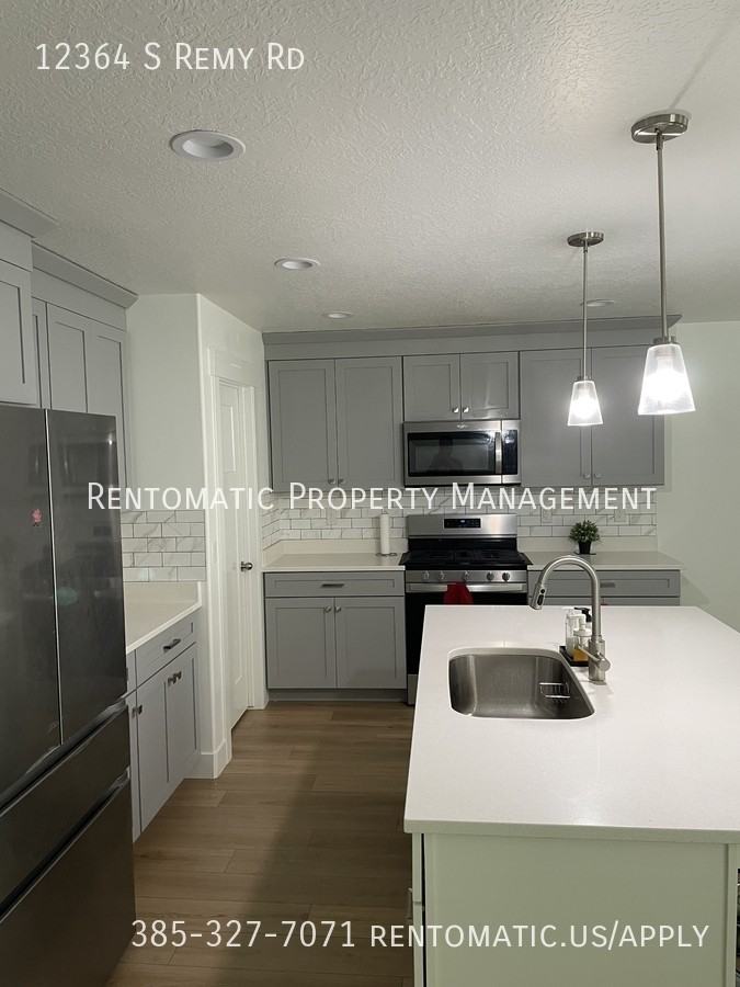 12364 S Remy Rd - Photo 2 of 17