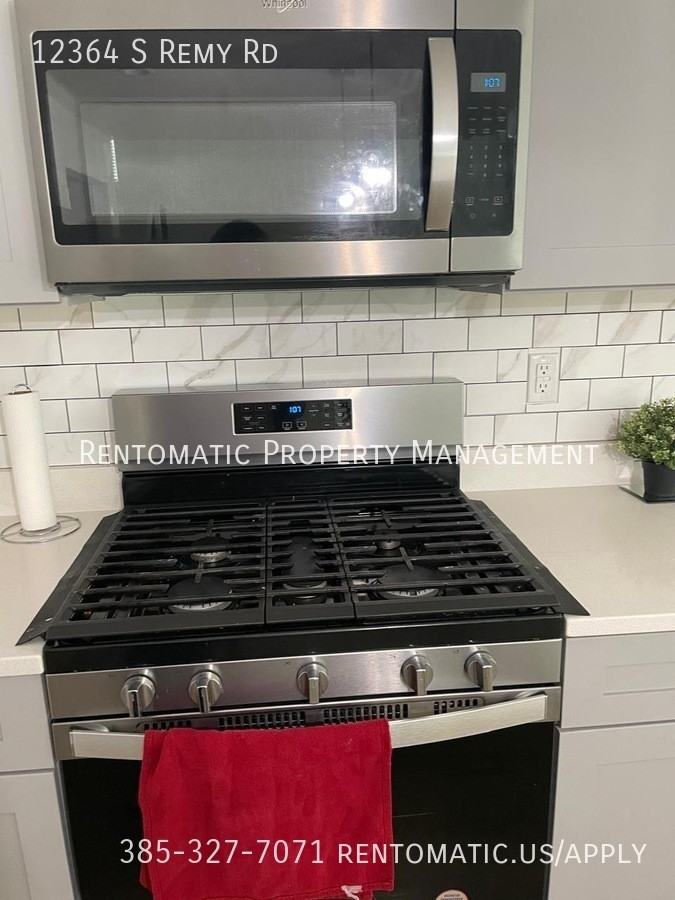 12364 S Remy Rd - Photo 3 of 17