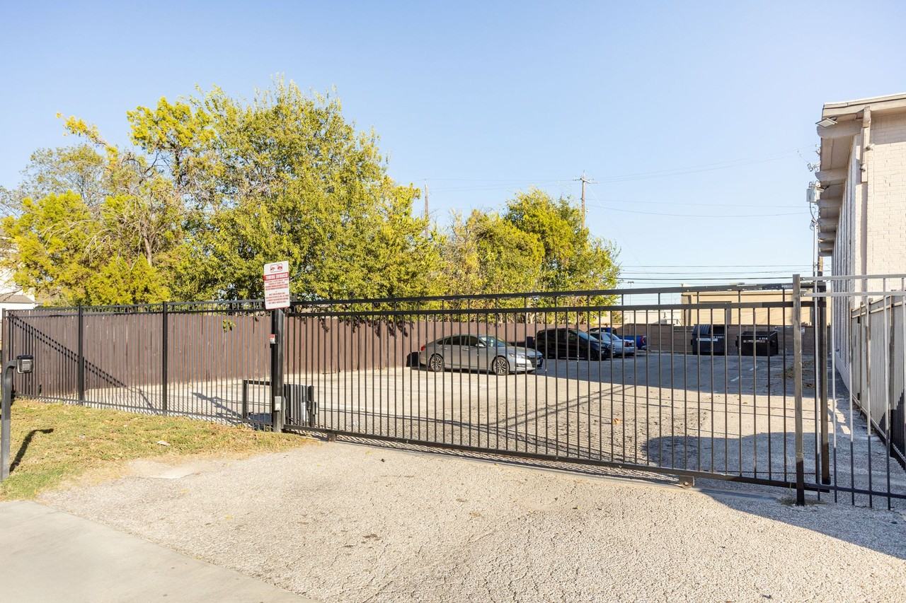 Gault St Apartments - Photo 6 of 12