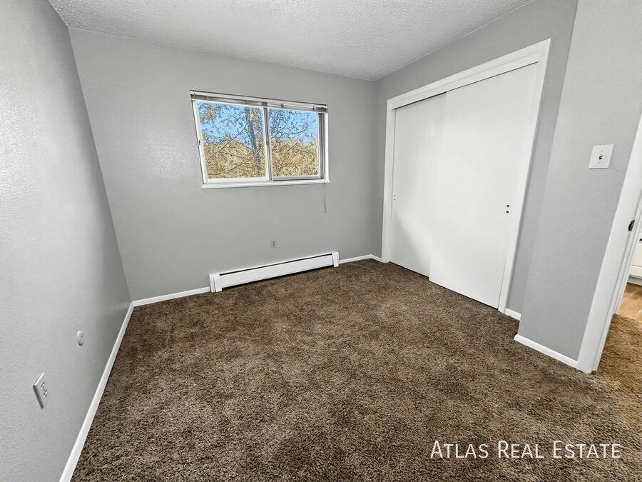 64 Newport Cir #5B - Photo 2 of 14