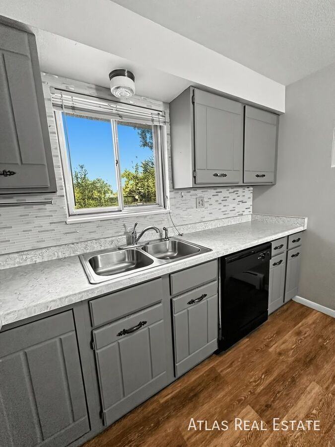 64 Newport Cir #5B - Photo 5 of 14