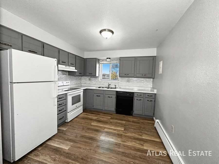 64 Newport Cir #5B - Photo 7 of 14