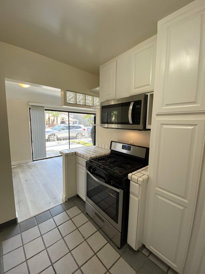 181 Claremont Ave #A - Photo 3 of 20