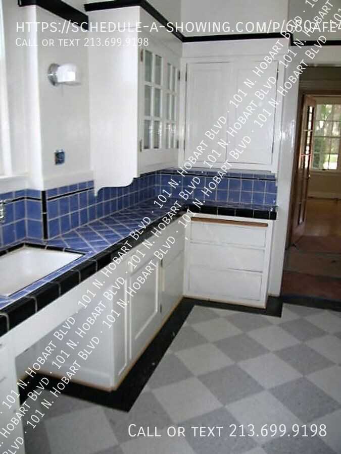 101 North Hobart Boulevard - Photo 3 of 4