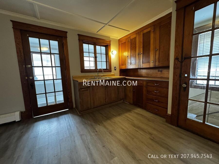 33 Summer St #4 - Photo 3 of 11