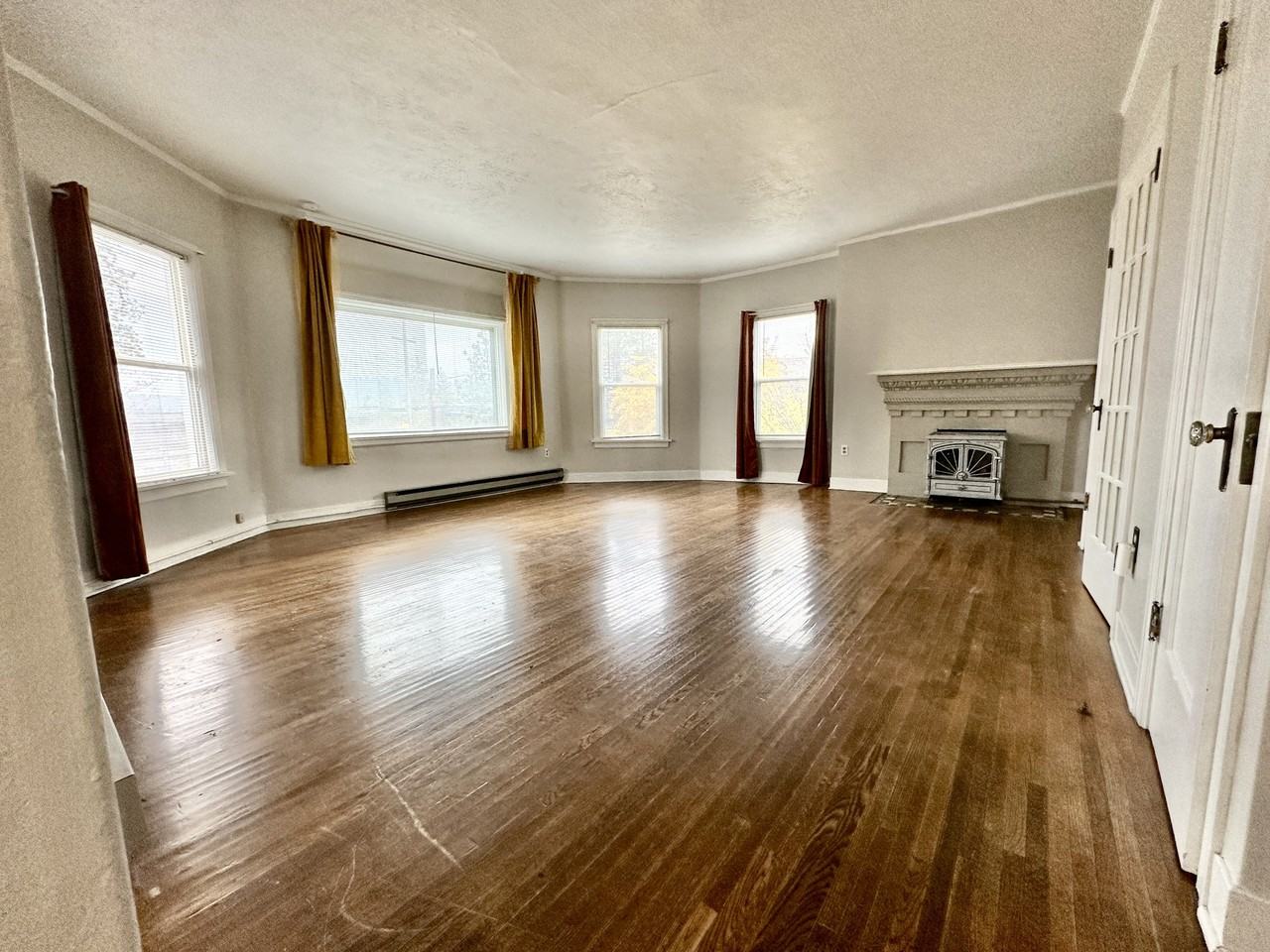 423 S Coeur Dalene St #1 - Photo 3 of 17