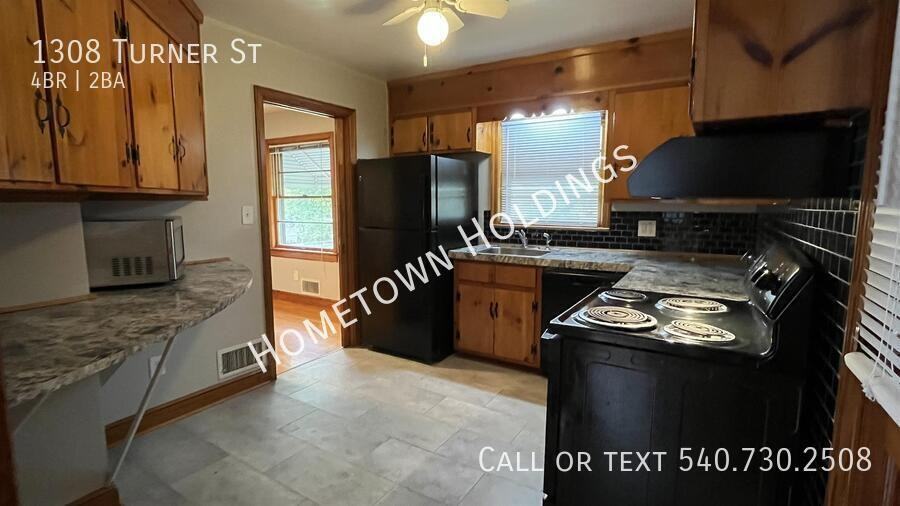 1308 Turner St - Photo 4 of 18