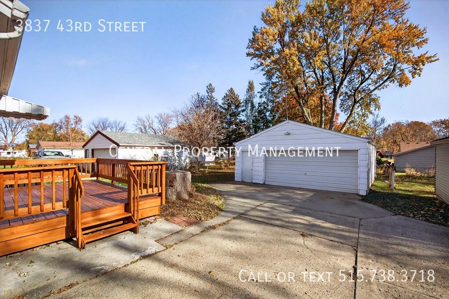 3837 43rd St - Photo 3 of 25
