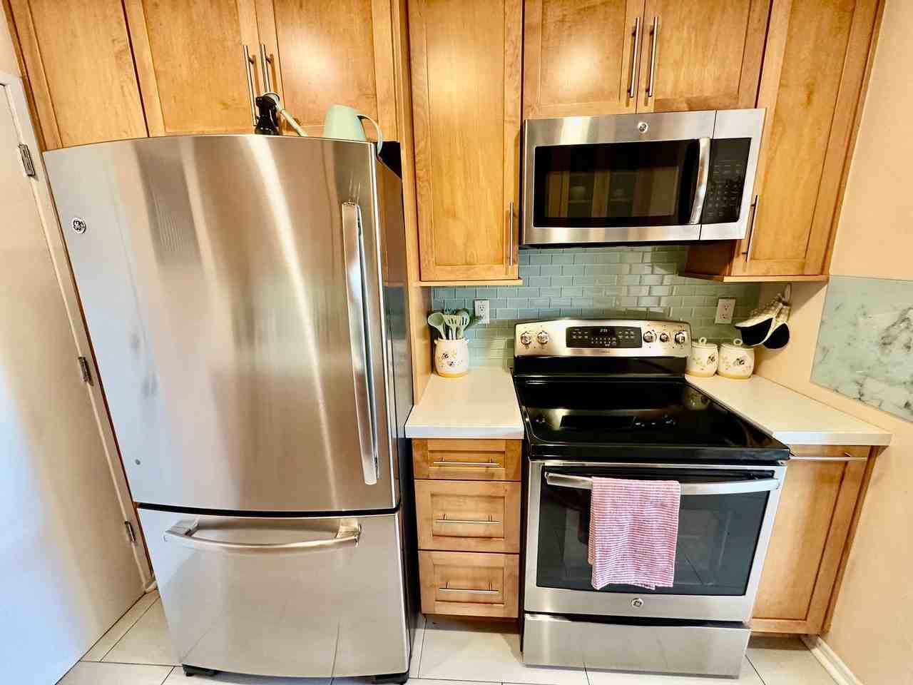 960 Larrabee St #222 - Photo 5 of 17