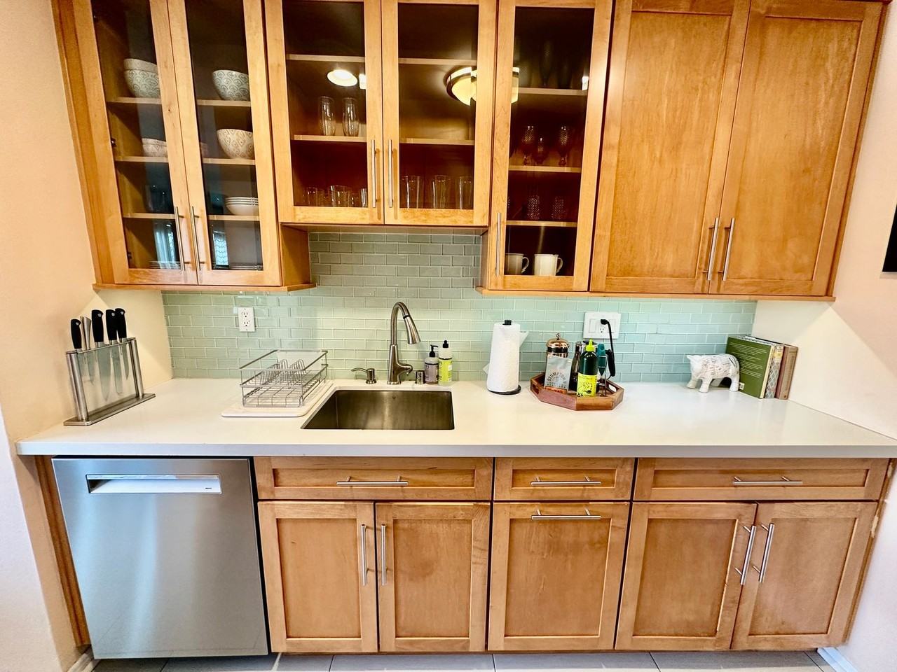 960 Larrabee St #222 - Photo 4 of 17