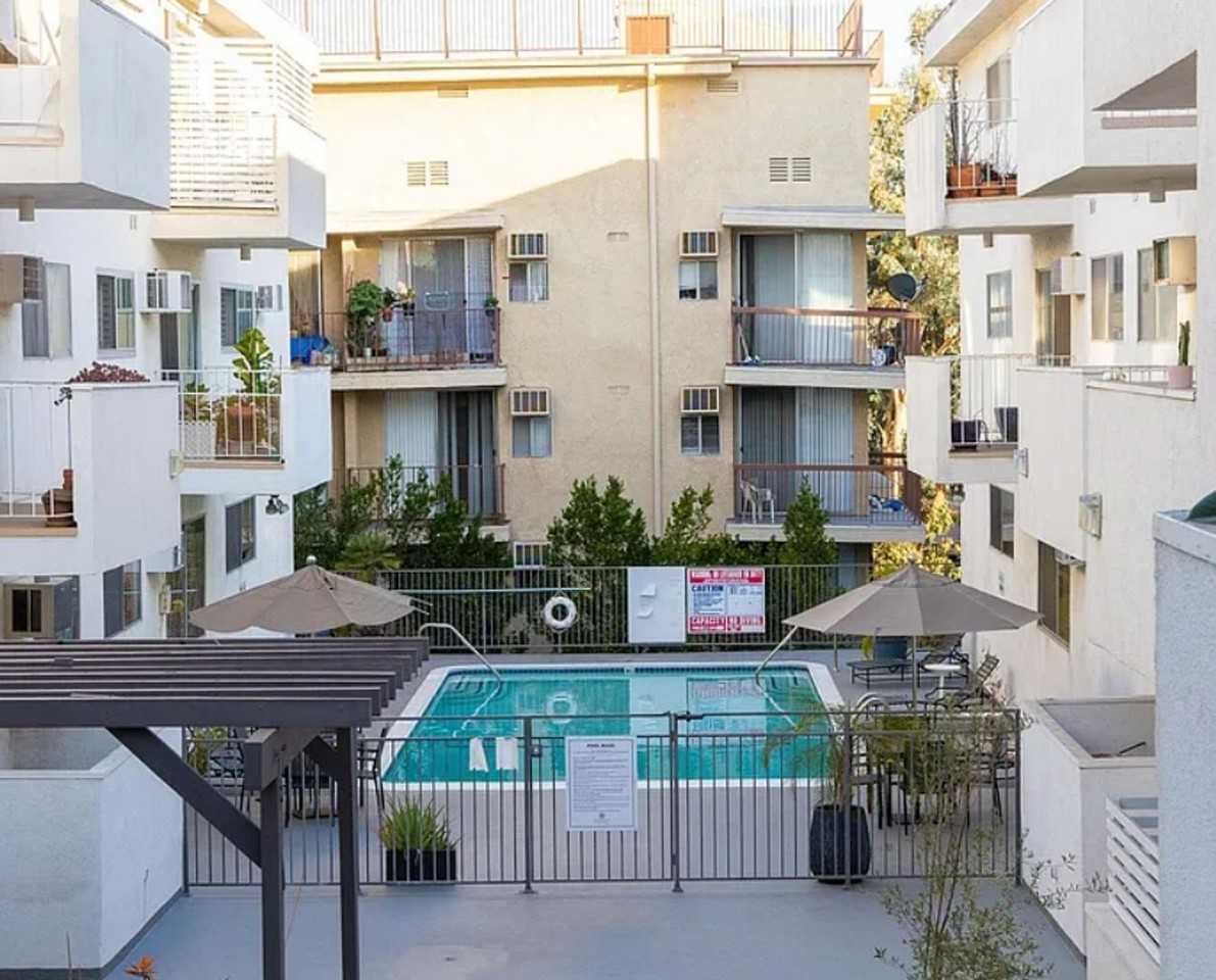 960 Larrabee St #222 - Photo 3 of 17