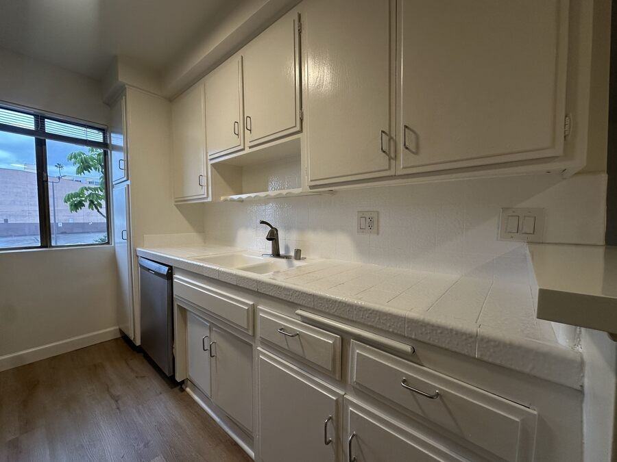 1432 N Fairfax Ave - Photo 2 of 16