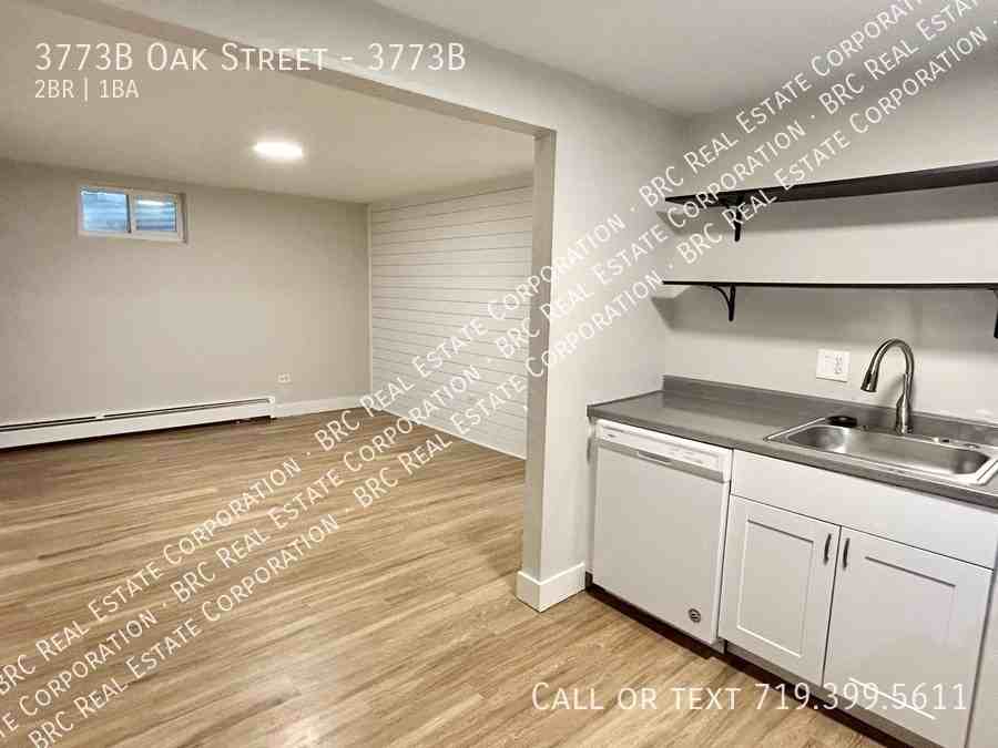 3773B Oak St #3773B - Photo 3 of 15