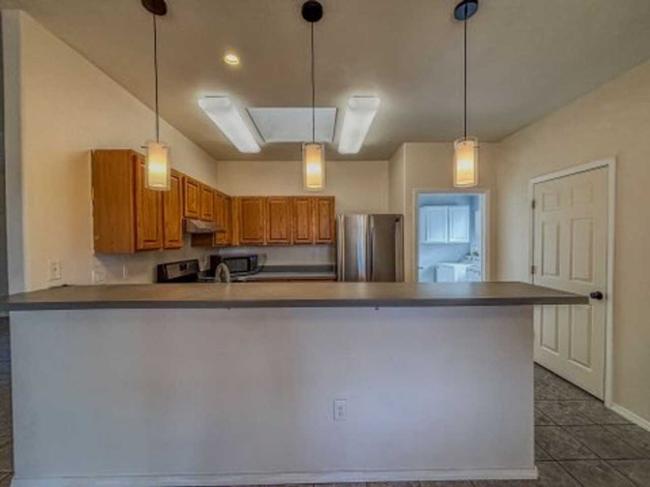 3729 Rosewood Avenue - Photo 6 of 17