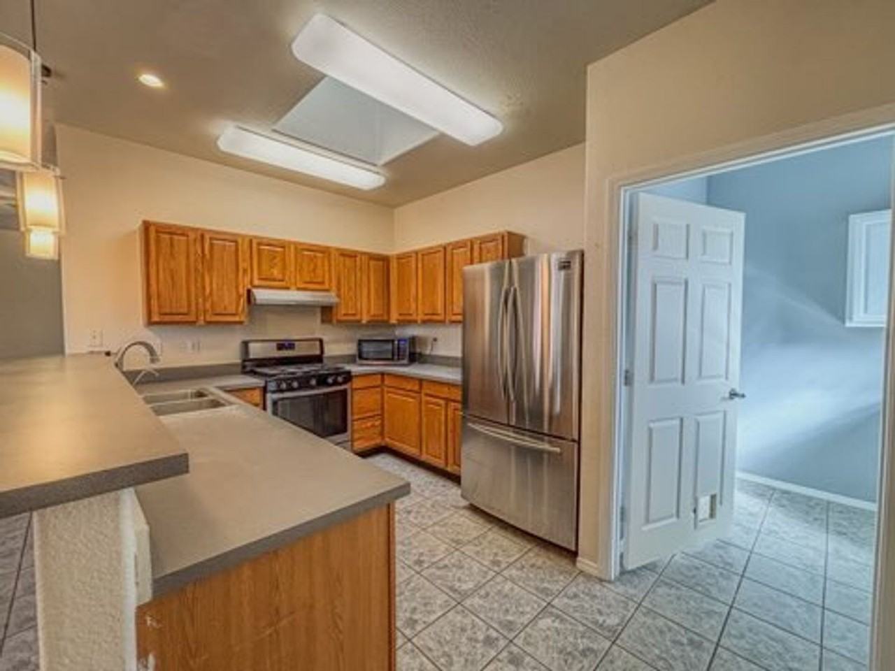 3729 Rosewood Avenue - Photo 7 of 17