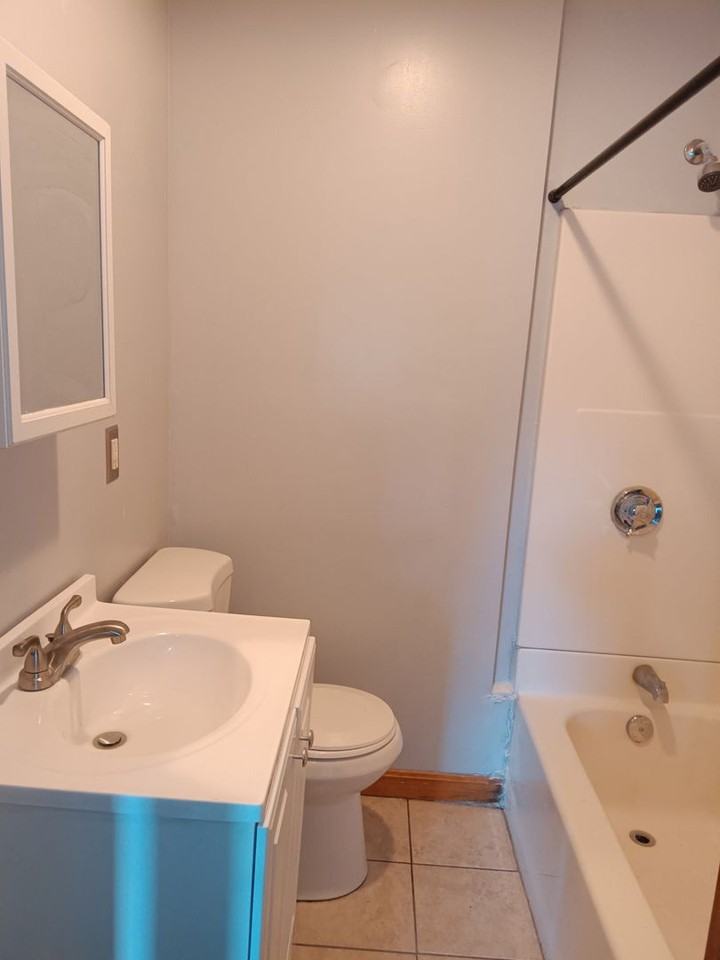 686 Plymouth Ave - Photo 4 of 6