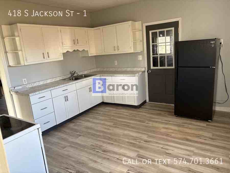 418 S Jackson St #1 - Photo 2 of 6