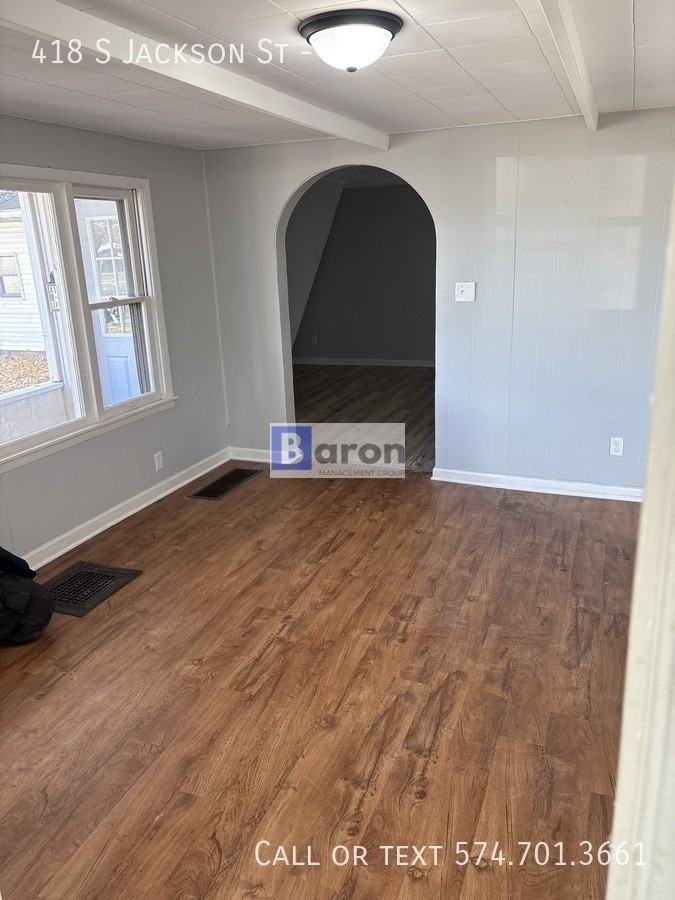 418 S Jackson St #1 - Photo 3 of 6