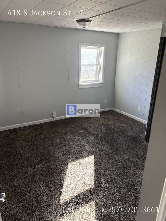 418 S Jackson St #1 - Photo 4 of 6