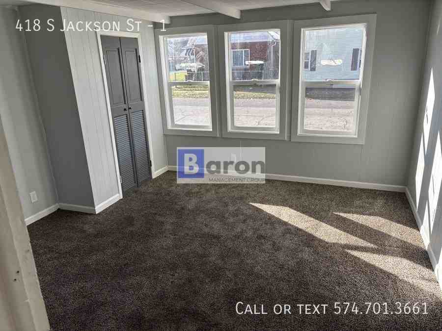 418 S Jackson St #1 - Photo 5 of 6