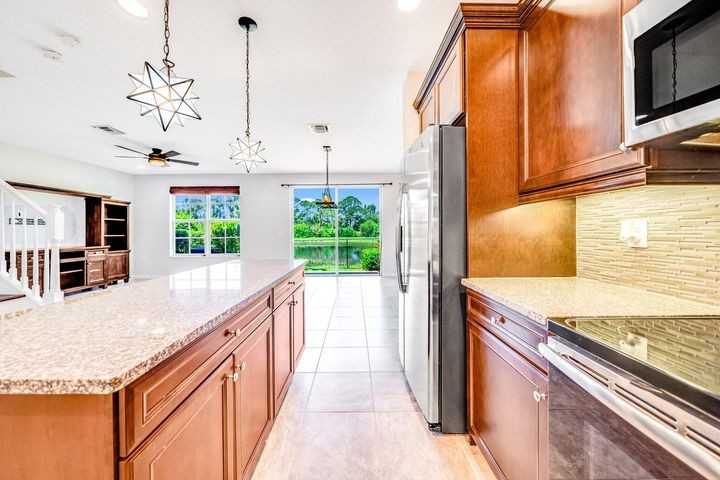 4543 Tara Cove Way - Photo 3 of 8