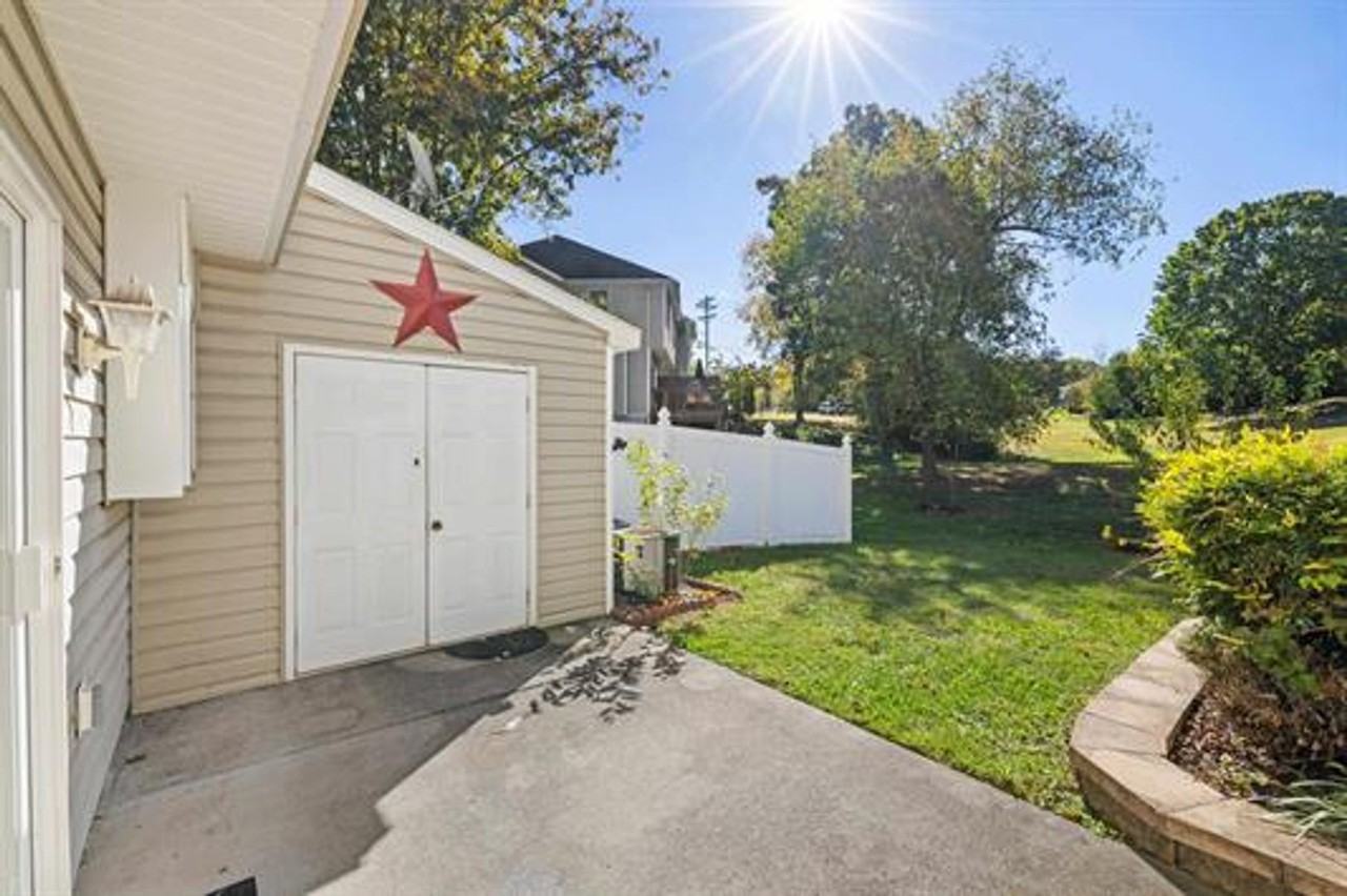 730 Camelot Lane - Photo 3 of 15