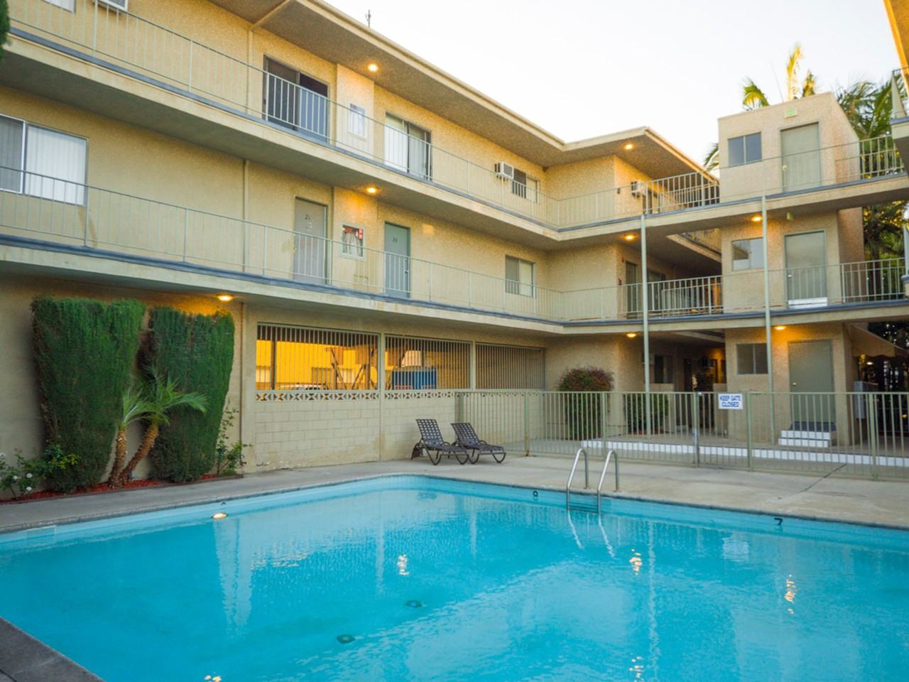 21736 Roscoe Blvd - Photo 3 of 15