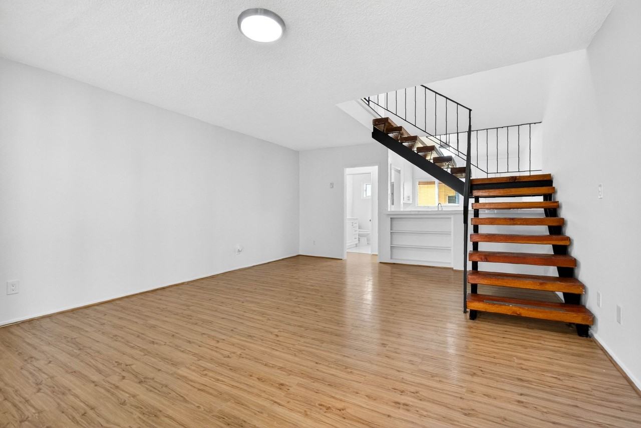 21736 Roscoe Blvd - Photo 6 of 15