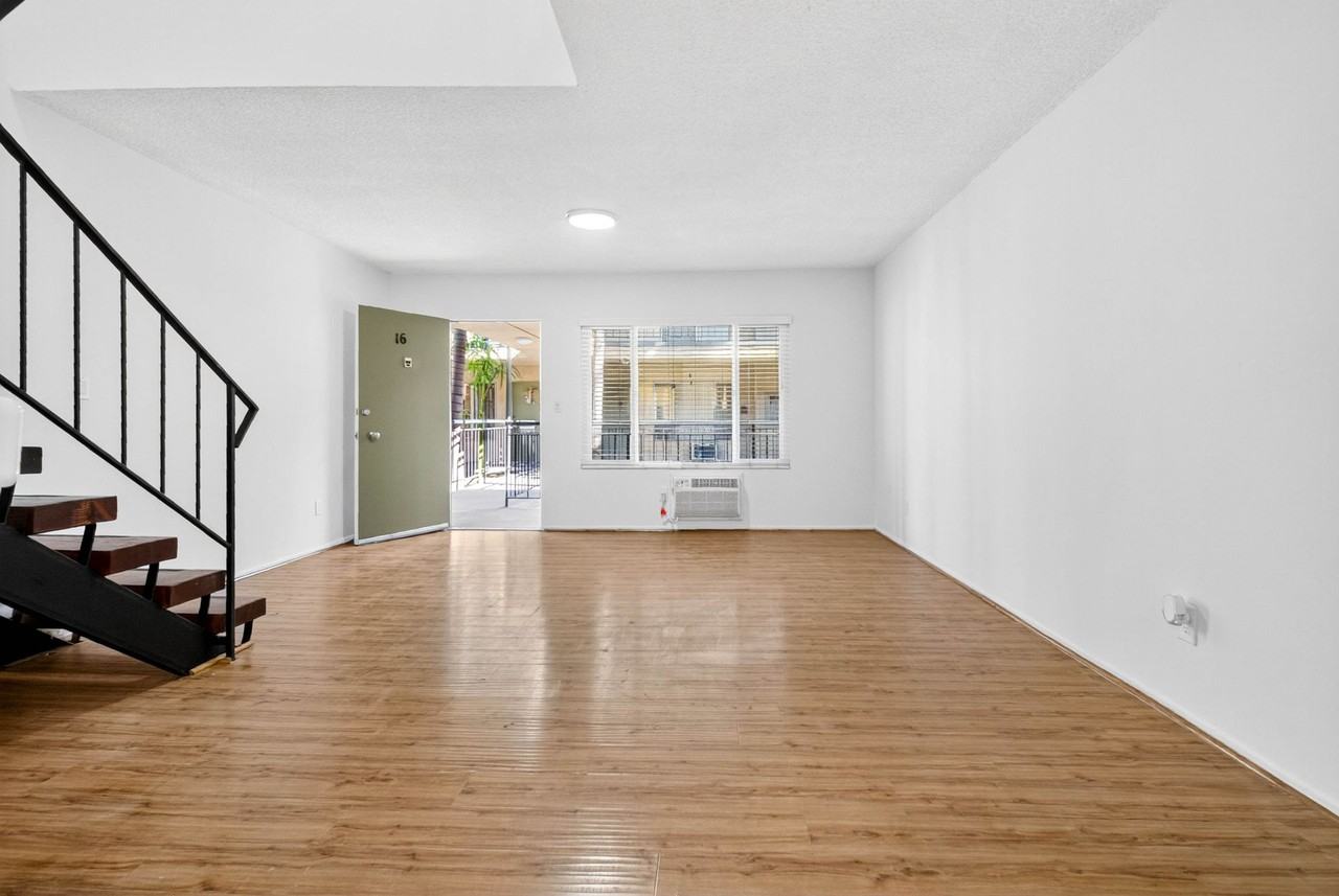 21736 Roscoe Blvd - Photo 7 of 15