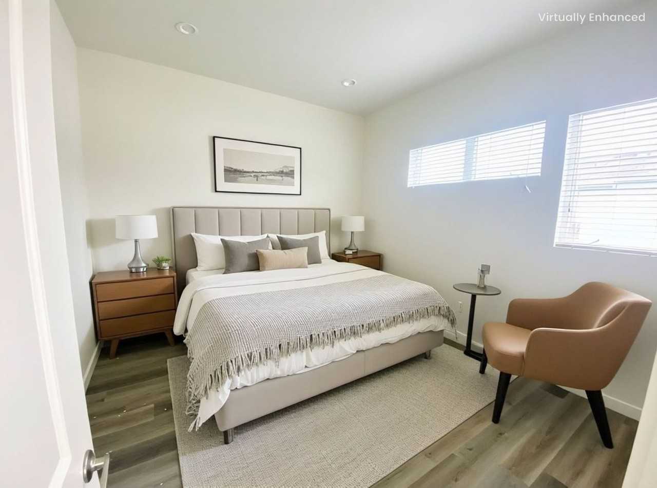 2409 1/2 Ridgeley Dr - Photo 3 of 31