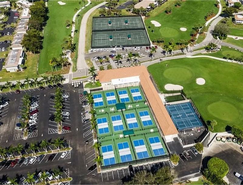 215 Palm Drive #215-2 - Photo 4 of 34