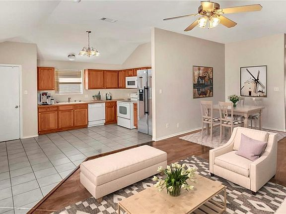 140 Amber Ln - Photo 4 of 12