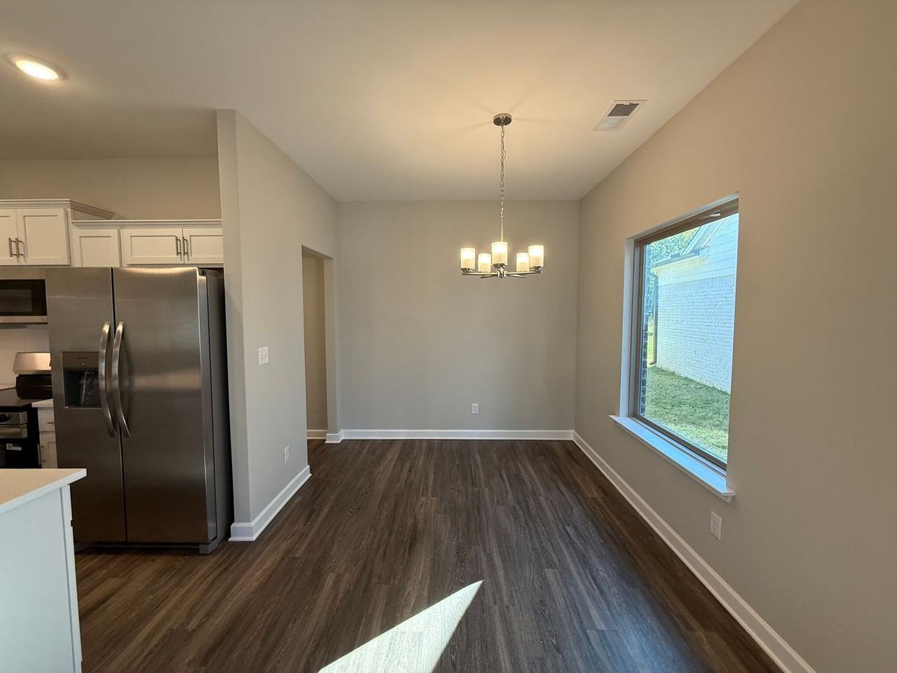 330 Maple St - Photo 4 of 19