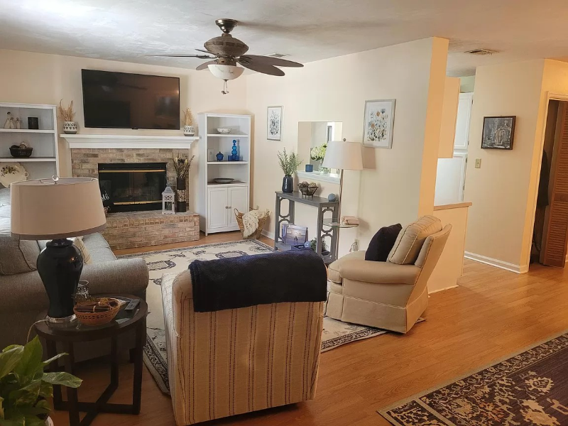 1521 Belmont Trce - Photo 4 of 5