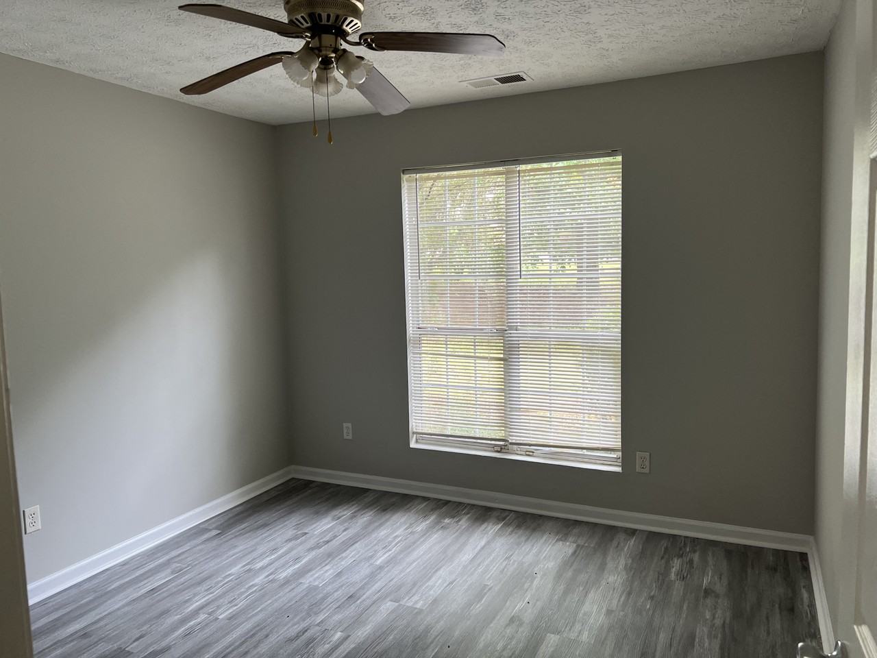 360 E Country Woods Dr - Photo 2 of 11