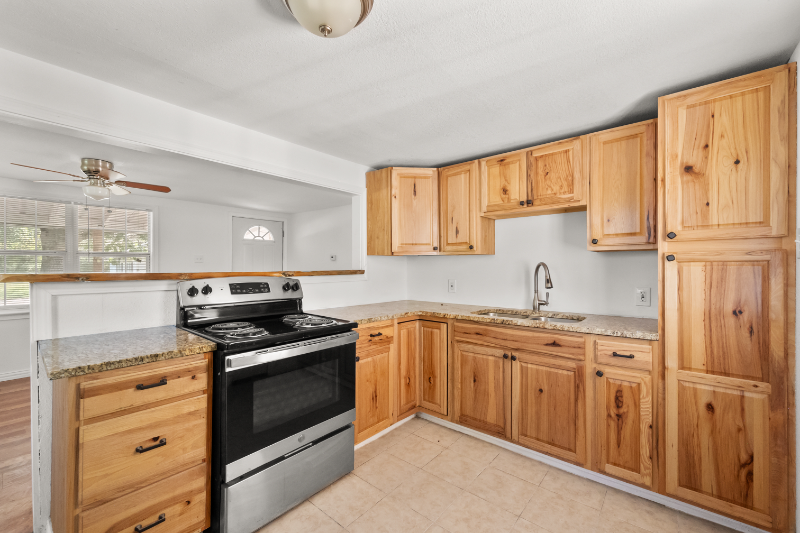 502 North Milam Avenue - Photo 3 of 27