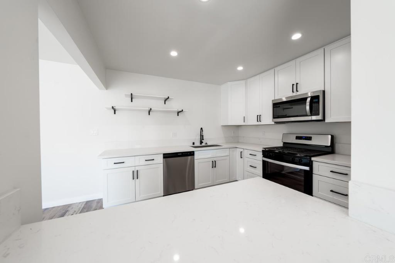 4920 Solola Avenue - Photo 3 of 8