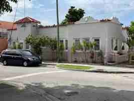 featured image of 1011 Southwest 5th Street