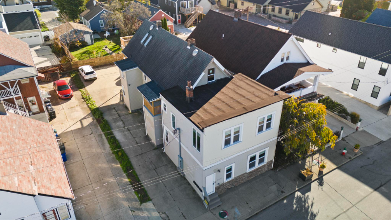 1277 W 67th St #1 - Photo 4 of 21